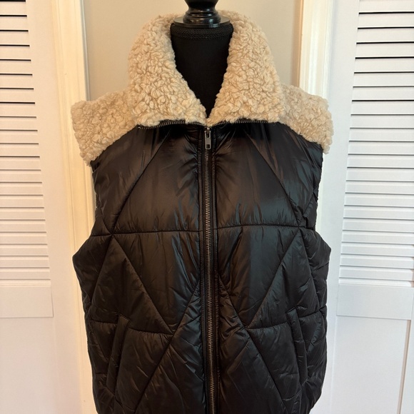 Vintage Havana Black Vest with Faux Shearling Detail M - Picture 1 of 3